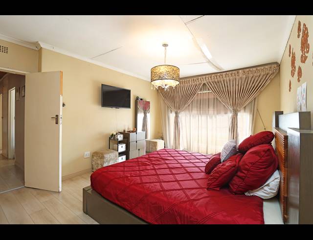 3 BEDROOM HOUSE FOR SALE IN KEW